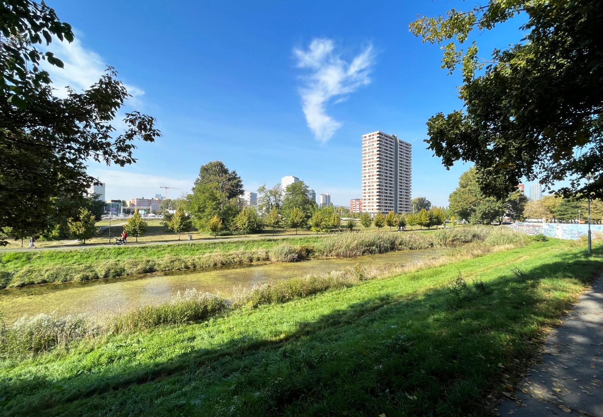 Air-Conditioned Studio, Close To City Centre & Tram Stop Bratislava Esterno foto