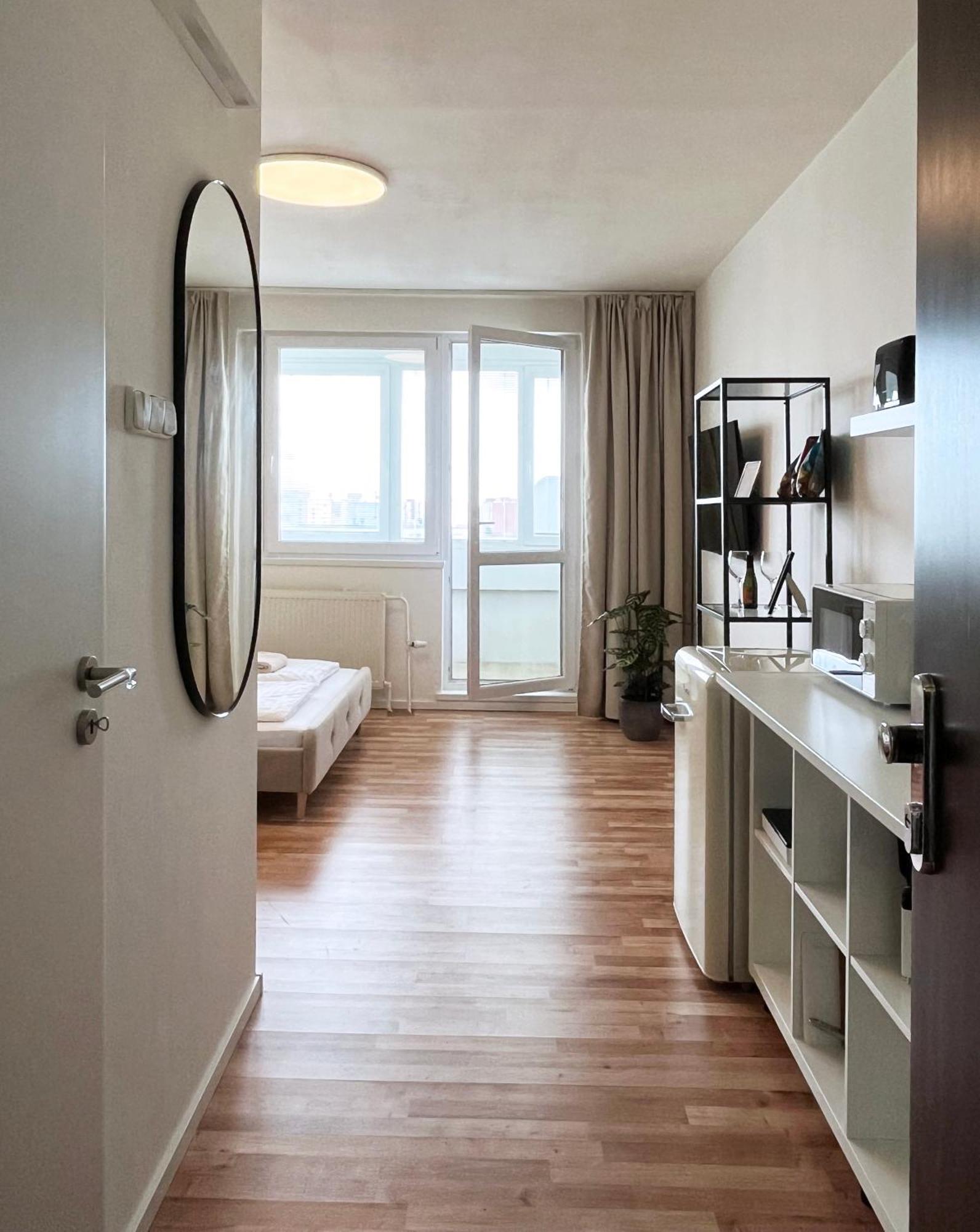 Air-Conditioned Studio, Close To City Centre & Tram Stop Bratislava Esterno foto