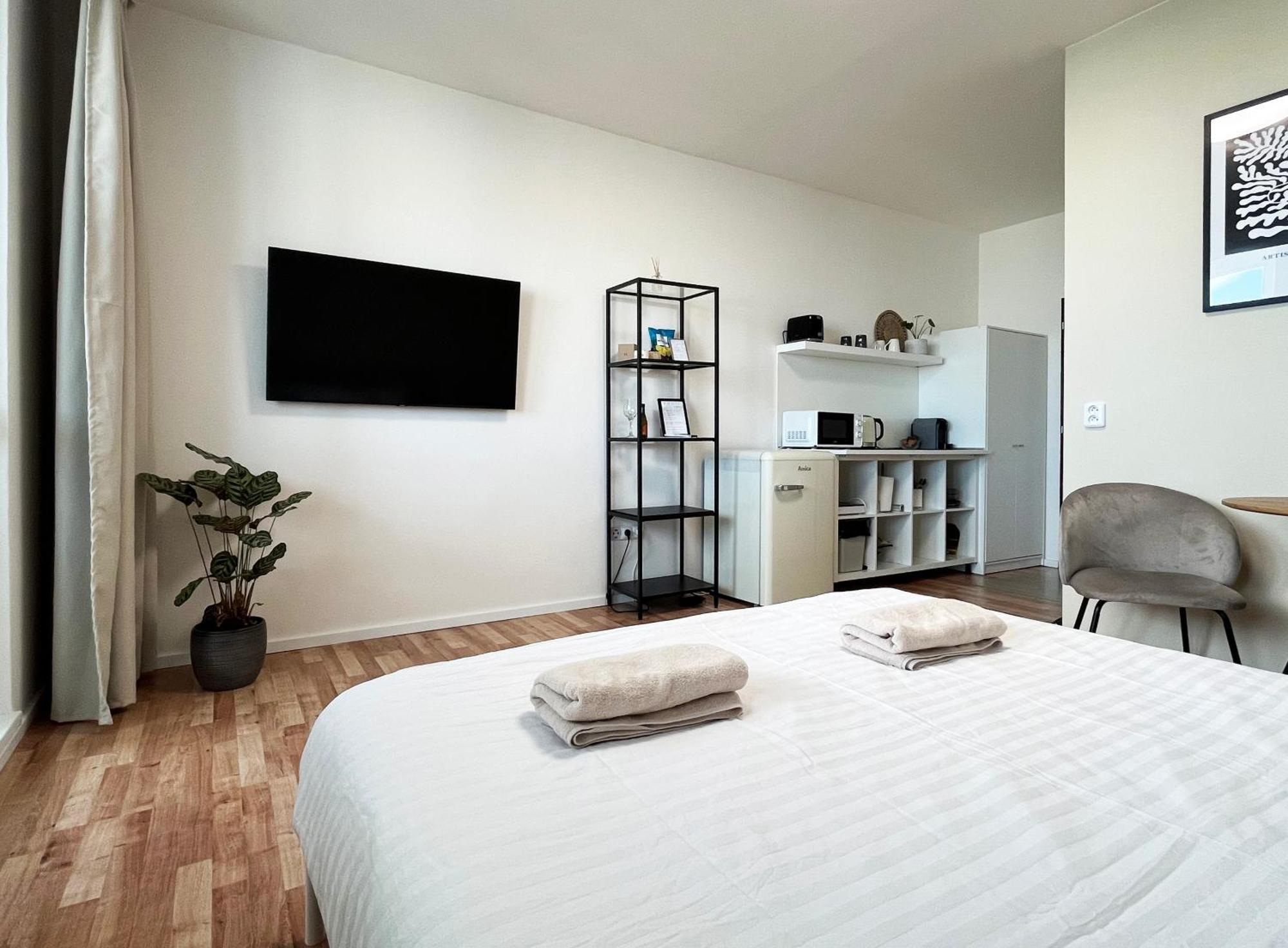 Air-Conditioned Studio, Close To City Centre & Tram Stop Bratislava Esterno foto