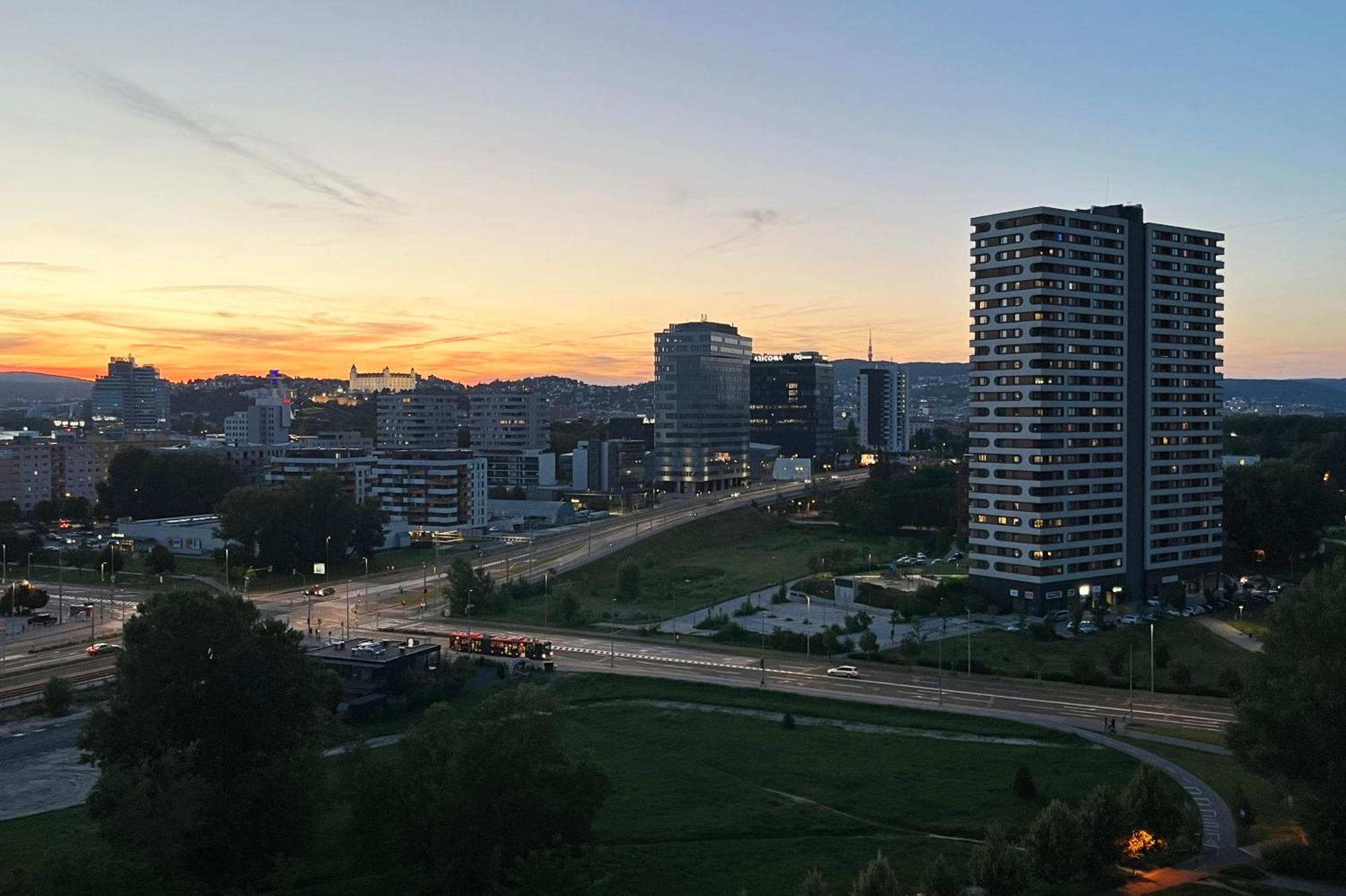 Air-Conditioned Studio, Close To City Centre & Tram Stop Bratislava Esterno foto