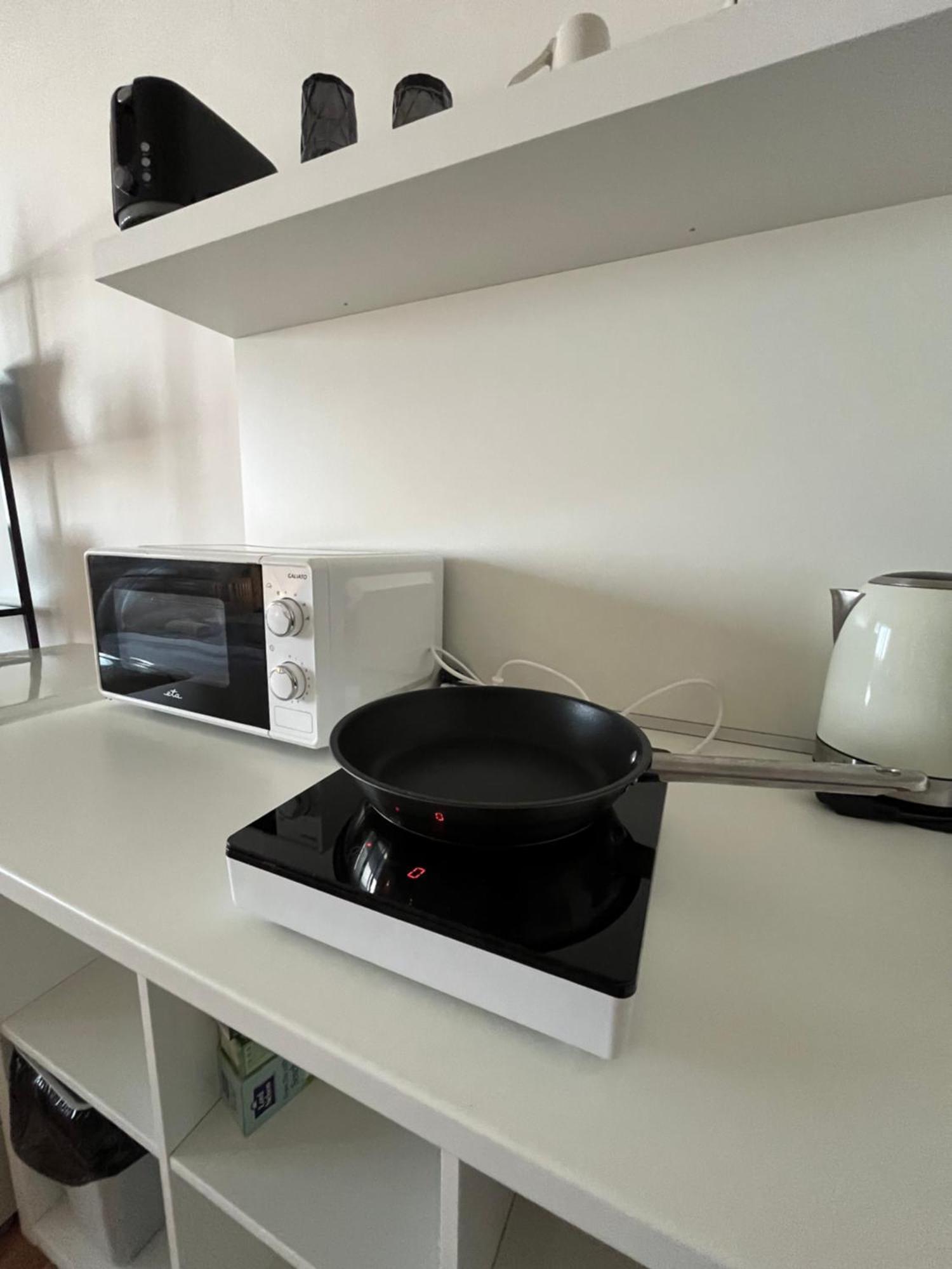 Air-Conditioned Studio, Close To City Centre & Tram Stop Bratislava Esterno foto
